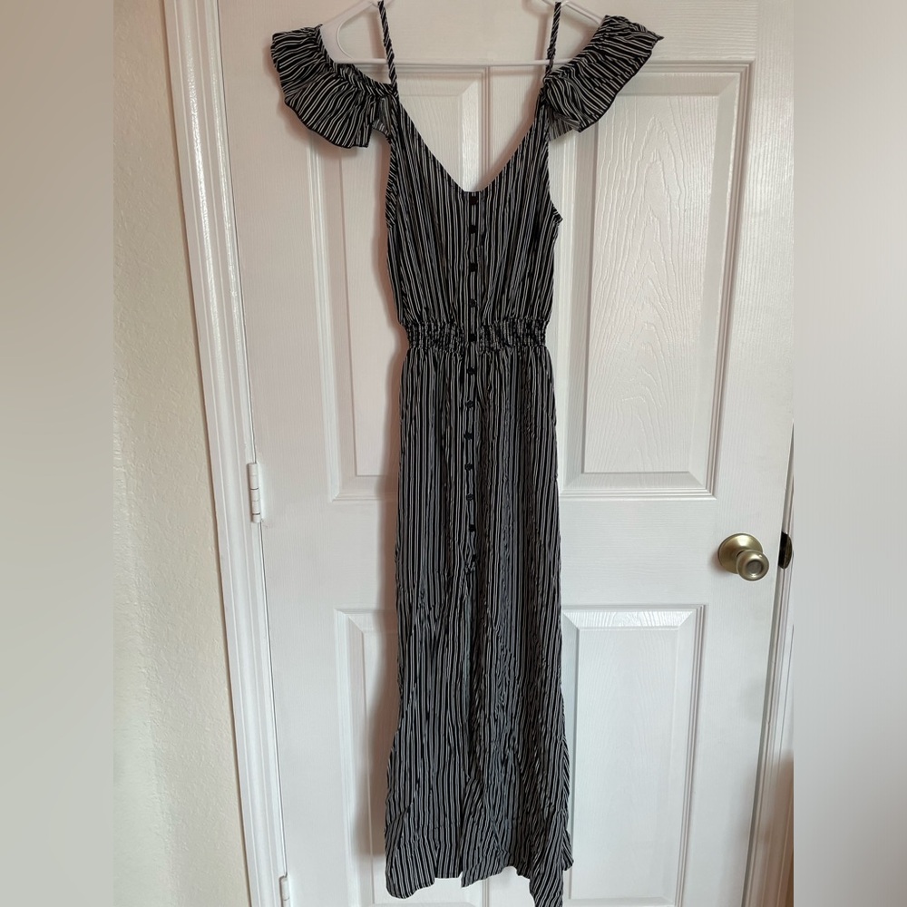 Cotton on black and white size XS dress with hanging sleeves NEVER WORN